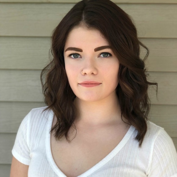 Meet your Posher, Meghan - Picture 2 of 4